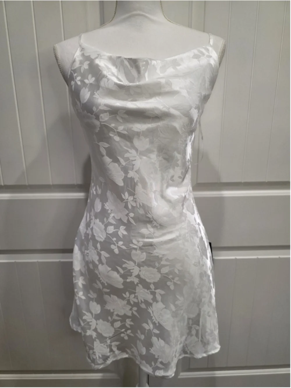 Lulu's Close to Your Heart White Satin Jacquard Cowl Slip Dress Sz M Beach Bride - Picture 4 of 11